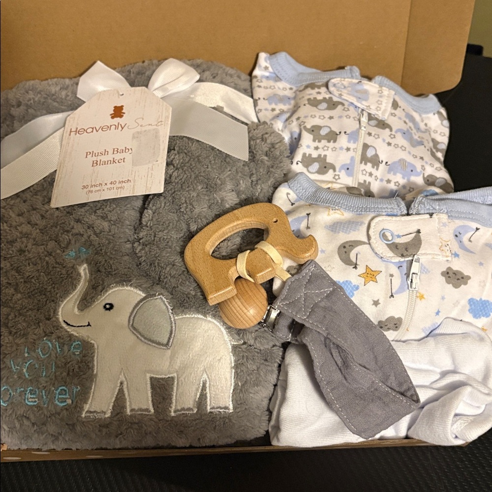 Boy gift box Gray Elephant blanket 2 pjs 3/6m,6/9m elephant paci clip burb cloth